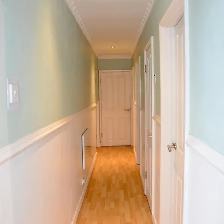 2 Bed With Well Equipped Kitchen Perfect For Group Or Family *